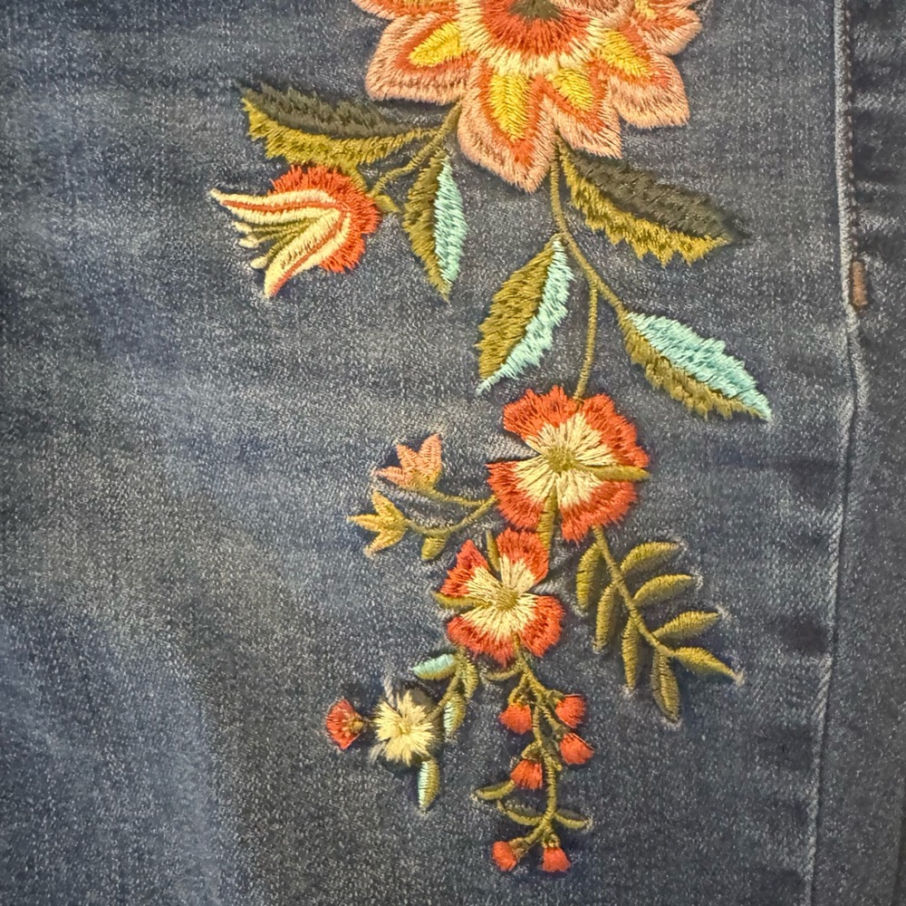 Old Navy Blue Jeans with Floral Embroidery - Picture 3 of 7